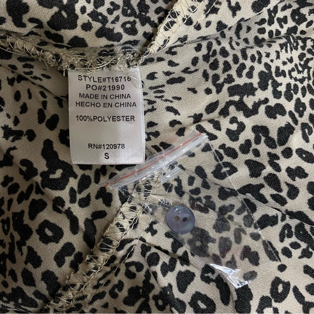 Entro Leopard Print Ruffle Back Button Down Oversized Babydoll Top - Picture 7 of 7